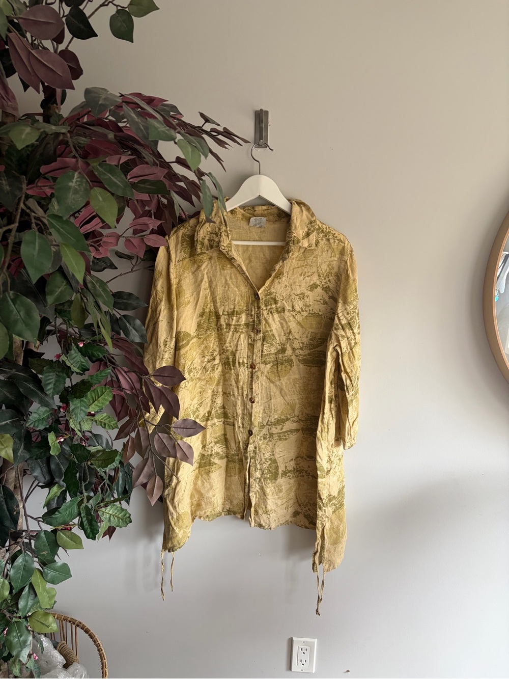 Click Linen Button-Up Shirt in Soft Yellow with Green Print